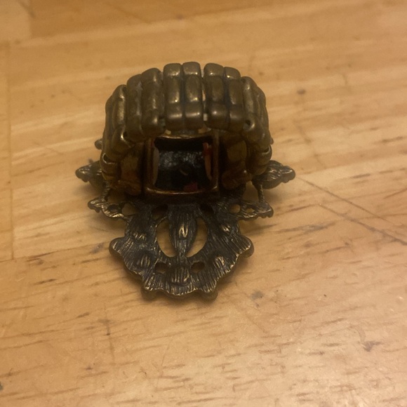 Metal jeweled ring with stretch band. Bronze antique gold color. About size 8 - Picture 6 of 6